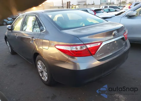 2016 Toyota Camry Le z USA, uszkodzony, nr VIN 4T4BF1FK0GR521567
